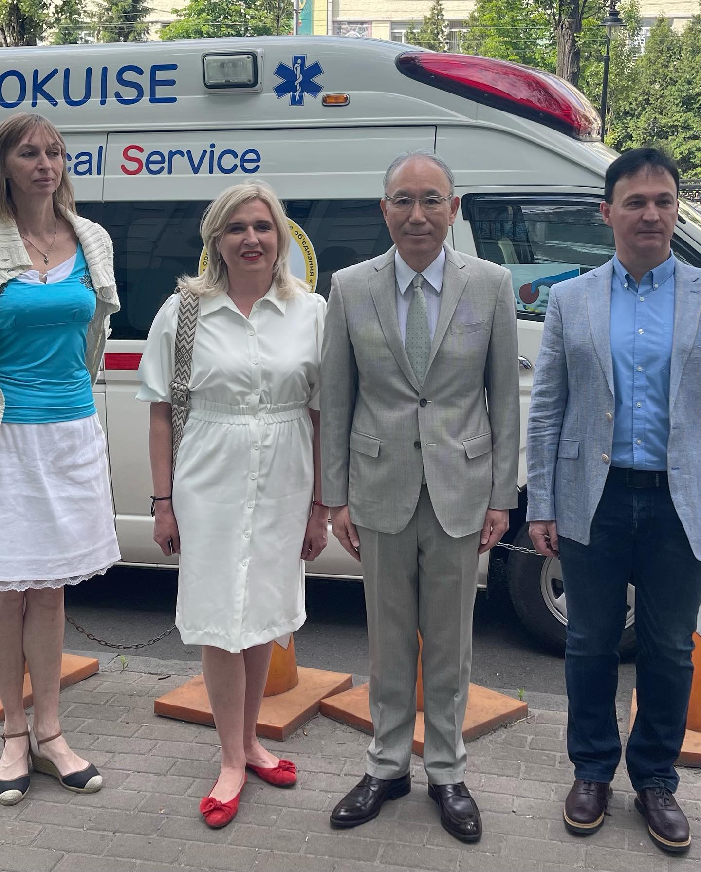 Японська допомога в боротьбі: Амбулаторні автомобілі як символ спільної перемоги